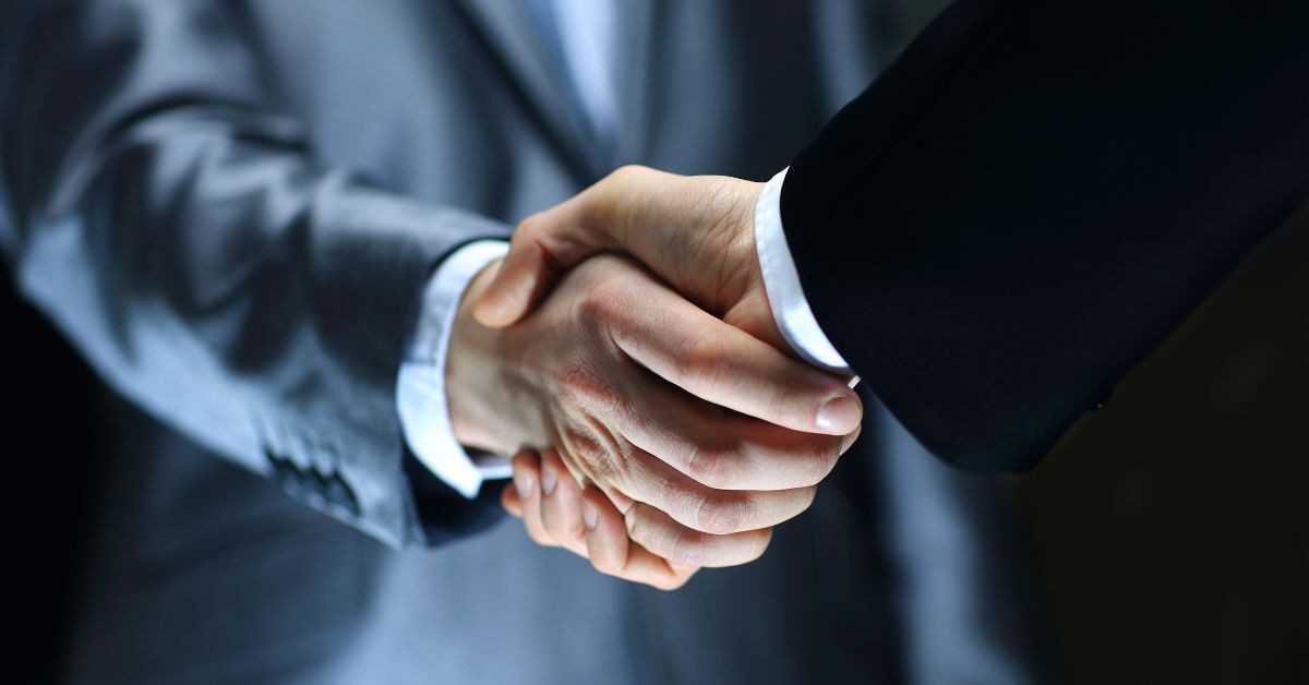 How To Navigate Deal Structures With a Certified Broker